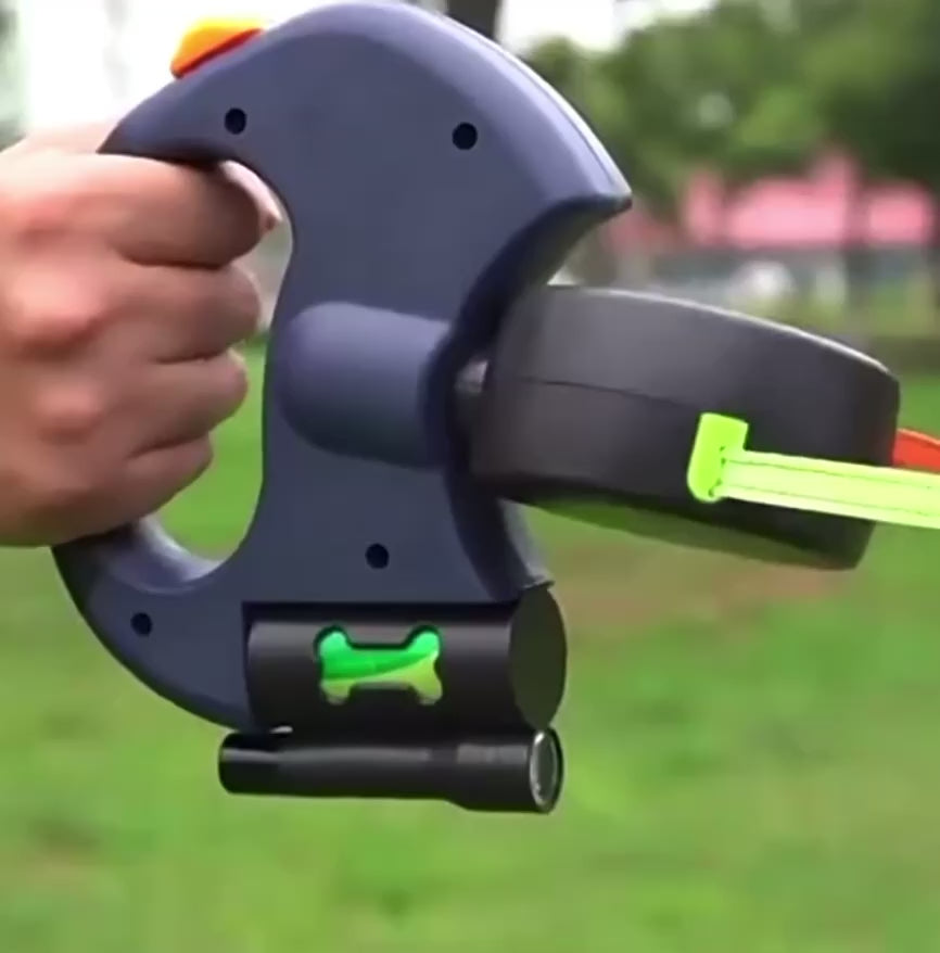 Charger la vidéo : Promenez deux chiens sans stress 🐾                    Laisse rétractable double avec lampe LED intégrée, anti-enchevêtrement, confortable et solide.